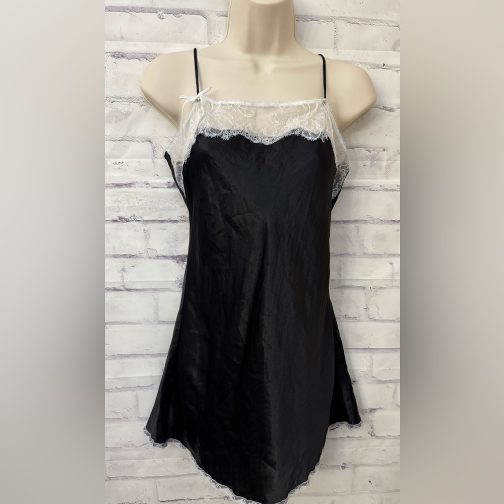Victoria’s Secret Size Small Neglige Black White Lace Boudoir Sexy Slip Dress